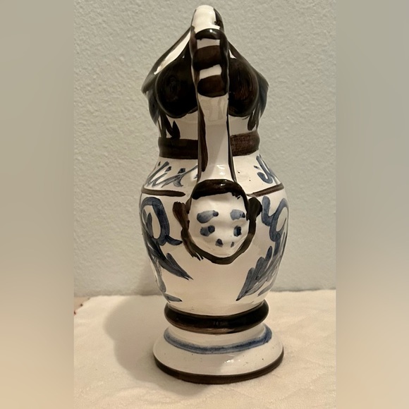 Beautiful hand fashioned pitcher. - Picture 12 of 12